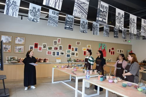 湘女畫家獨創砂石畫 將 國際張 裝進畫里送給世界