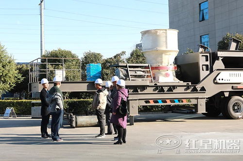 小型流動磕石機 小產(chǎn)量移動碎石子機大約多少錢一臺