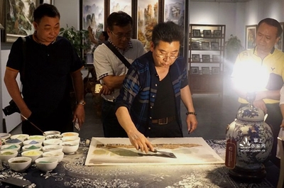 張家界砂石畫亮相中國(深圳)文博會 - 張家界新聞網(wǎng)